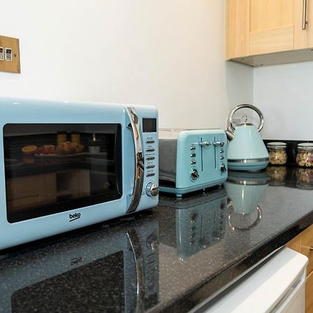 Ocean Breeze - 1 Minute From The Beach - 10 Minute From Bic - Fast Wi-Fi - Smart Tv Bournemouth Exterior photo